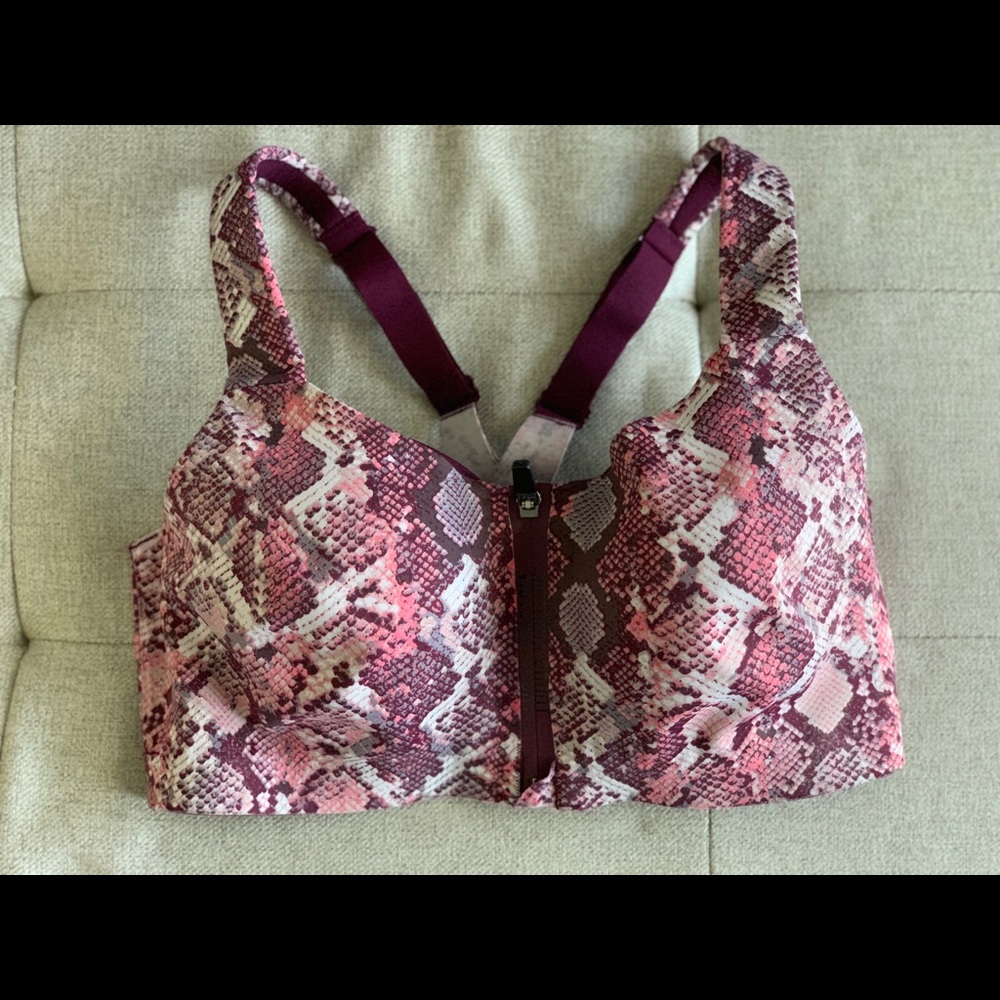 VS Knockout Long Line Front-Close Sport Bra